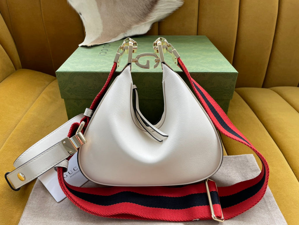 GG ATTACHE 23 PETIT SAC À BANDOULIÈRE EN CUIR DE VEAU BLANC