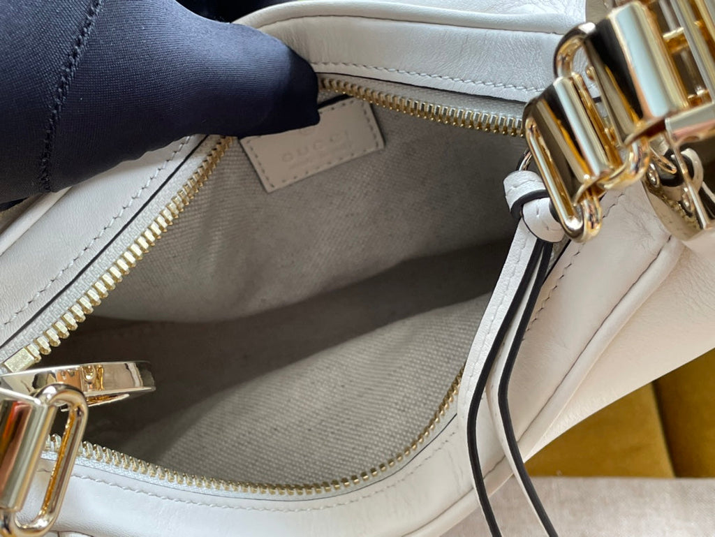 GG ATTACHE 23 PETIT SAC À BANDOULIÈRE EN CUIR DE VEAU BLANC