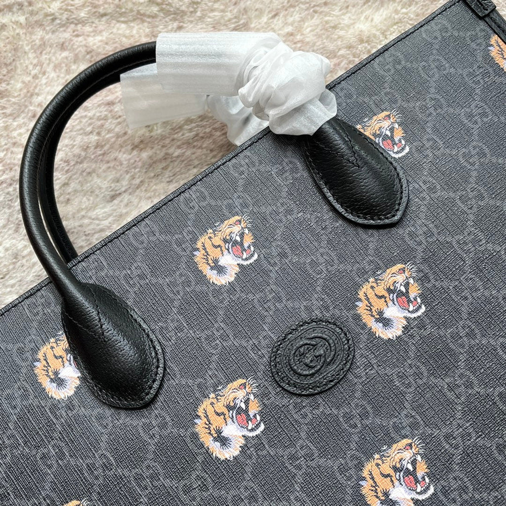 SAC CABAS MOYEN IMPRIMÉ TIGRE 38 EN TOILE NOIRE ET BORDURE EN CUIR