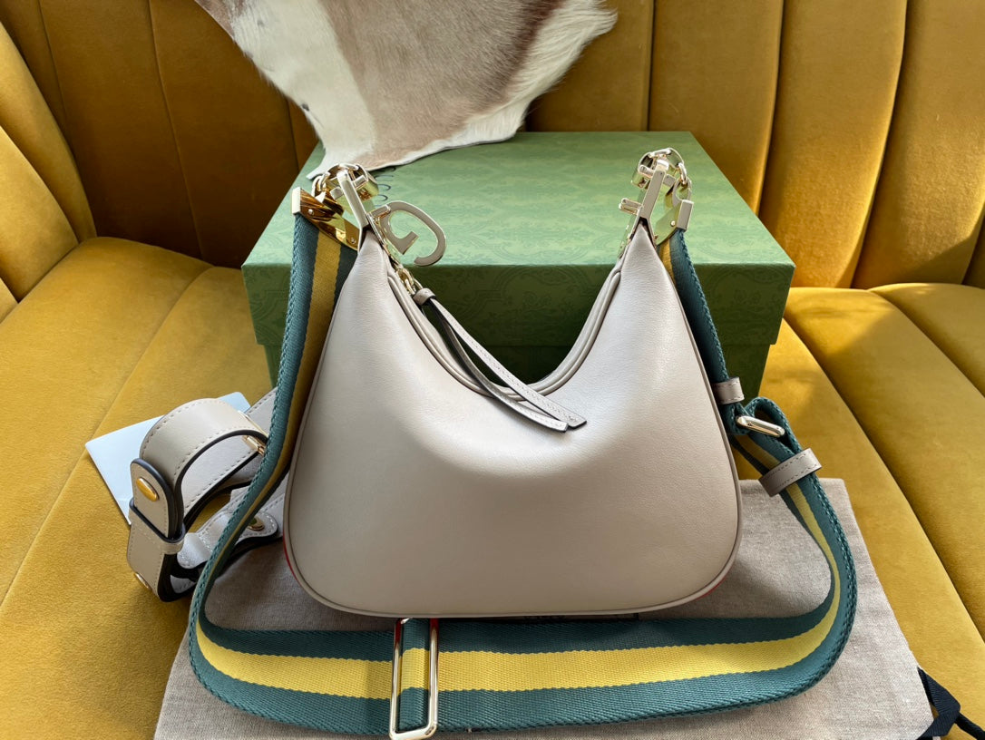 GG ATTACHE 23 PETIT SAC À BANDOULIÈRE EN CUIR DE VEAU BEIGE