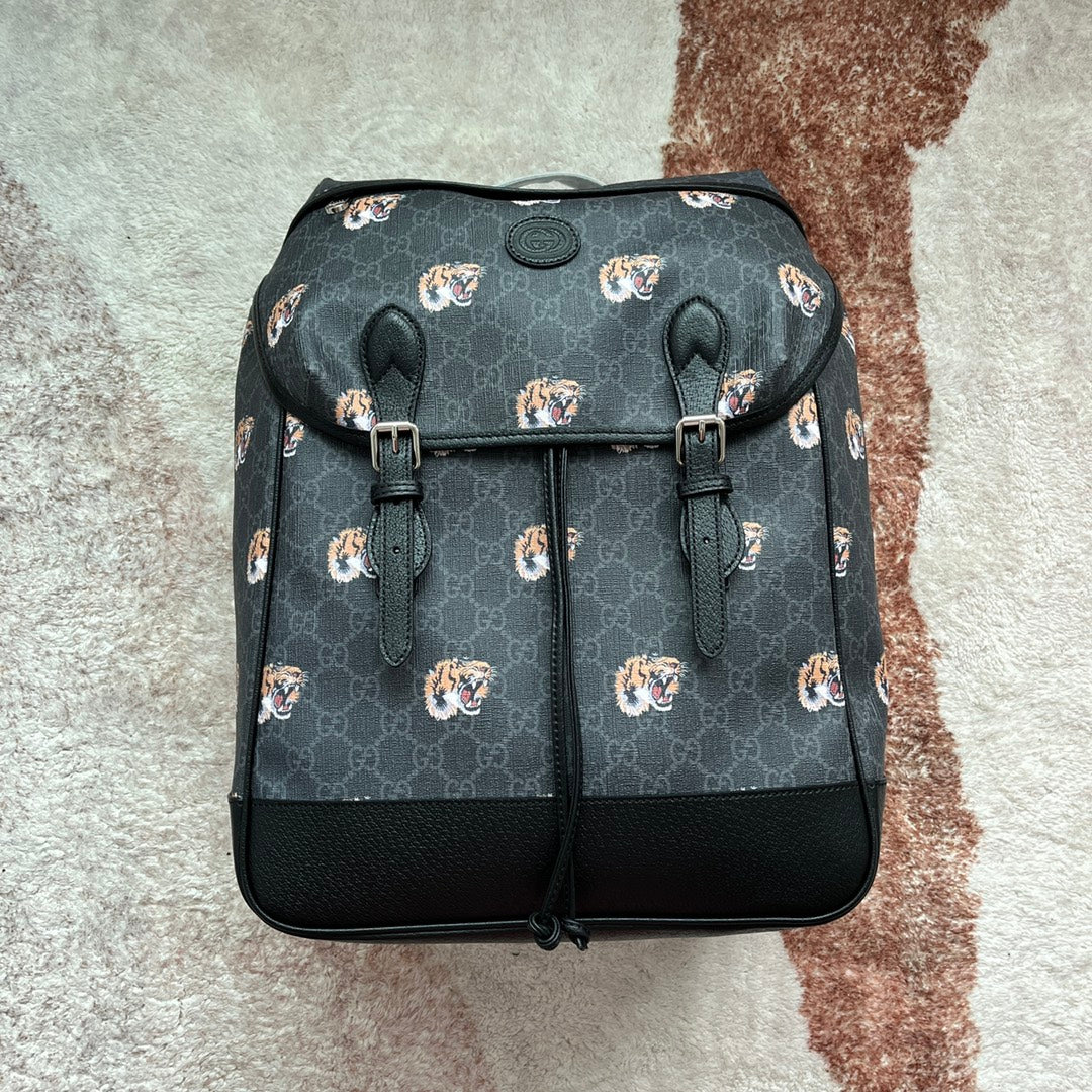 SAC À DOS MOYEN IMPRIMÉ TIGRE 43 EN TOILE NOIRE ET BORDURE EN CUIR