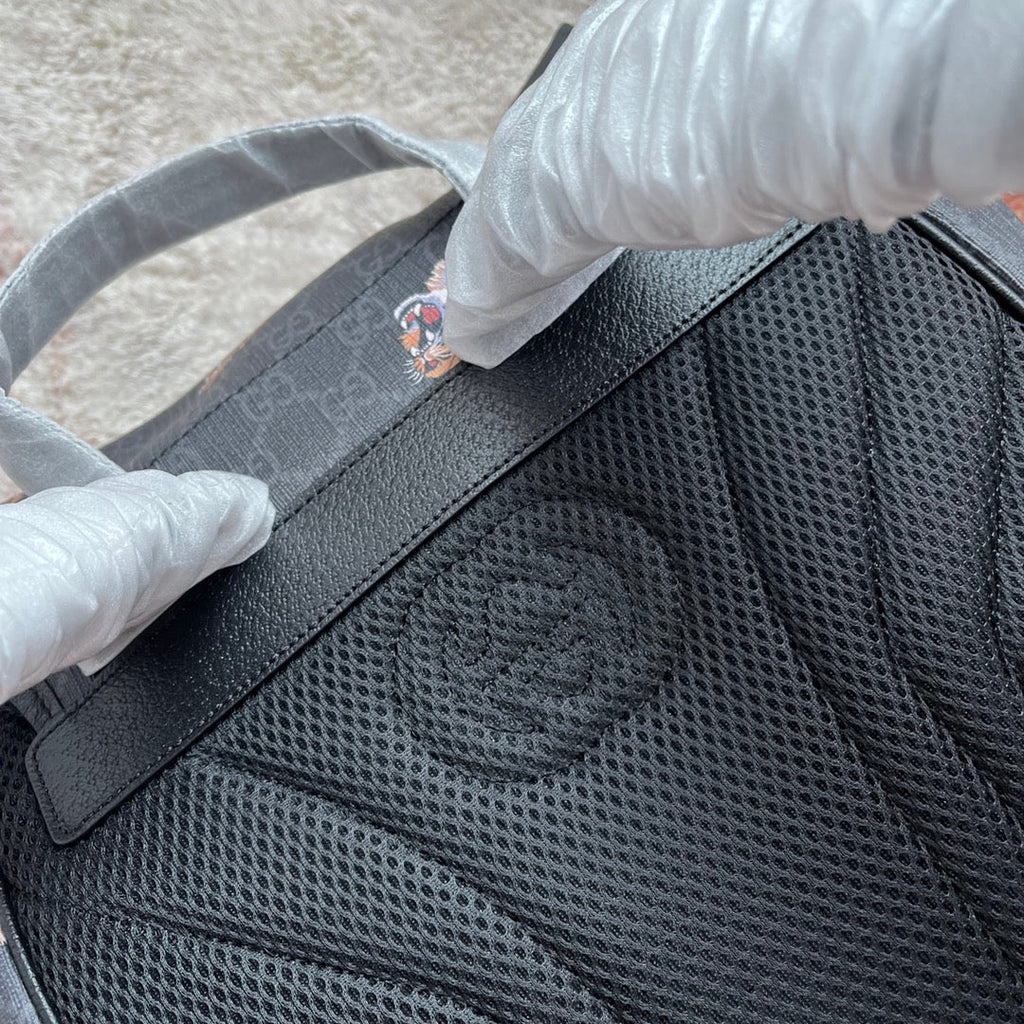 SAC À DOS MOYEN IMPRIMÉ TIGRE 43 EN TOILE NOIRE ET BORDURE EN CUIR