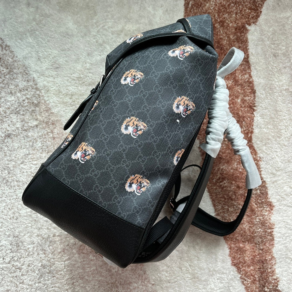 SAC À DOS MOYEN IMPRIMÉ TIGRE 43 EN TOILE NOIRE ET BORDURE EN CUIR