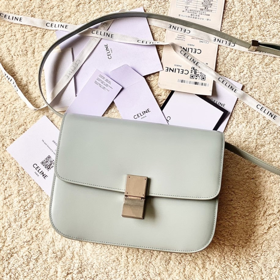 SAC CLASSIQUE MOYEN CELINE 24 CM EN CUIR DE VEAU VERT CLAIR