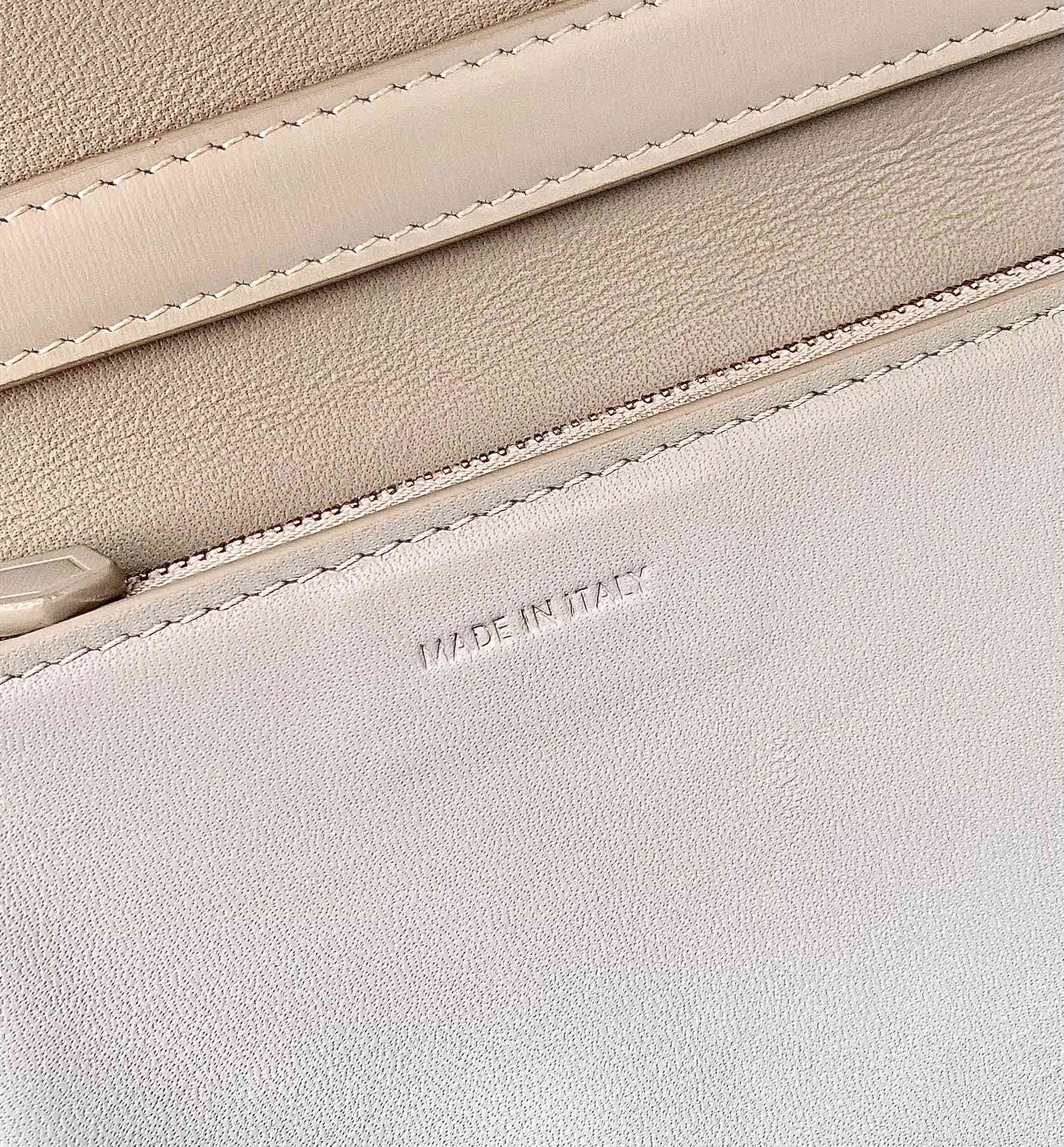 SAC CLASSIQUE MOYEN CELINE 24 CM EN CUIR DE VEAU VERT CLAIR
