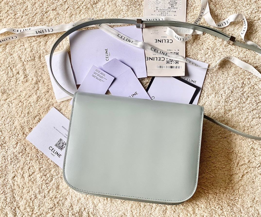 SAC CLASSIQUE MOYEN CELINE 24 CM EN CUIR DE VEAU VERT CLAIR