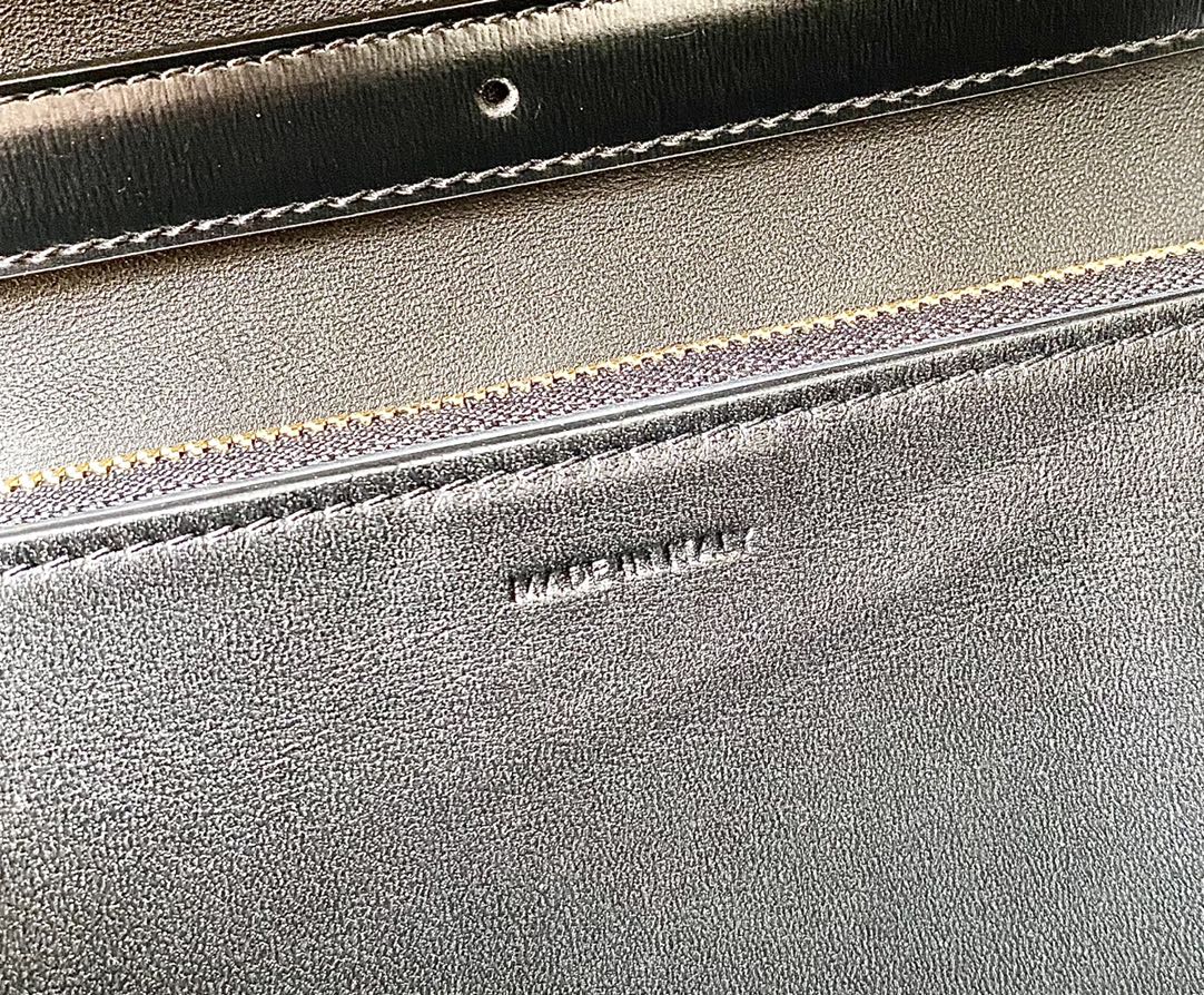 SAC CLASSIQUE MOYEN CELINE 24 CM EN CUIR DE VEAU NOIR