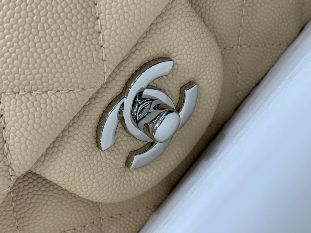 MINI SAC À RABAT 20 CM BEIGE CAVIAR QUINCAILLERIE ARGENTÉE 
