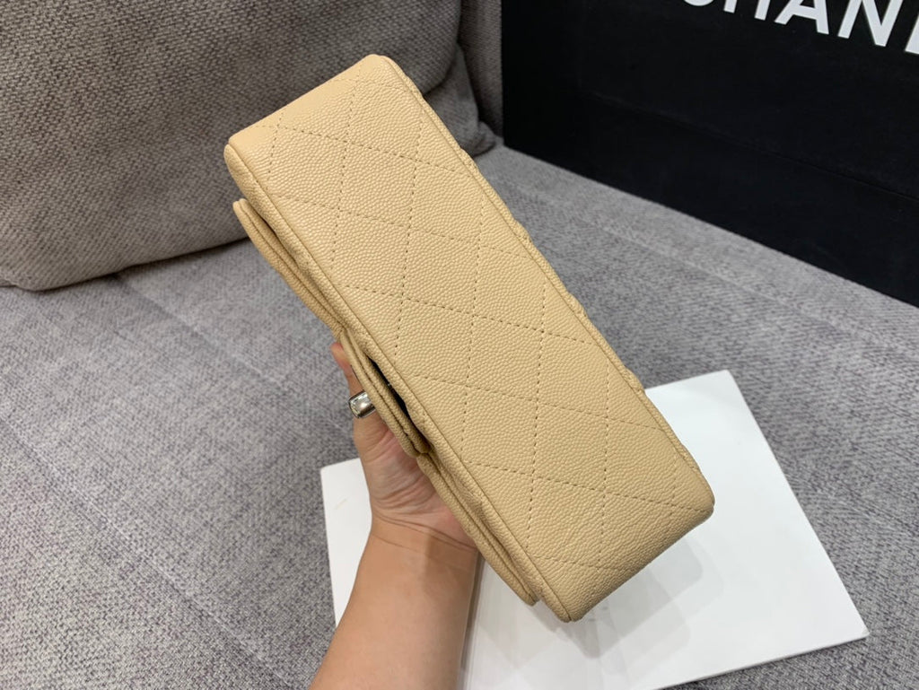 MINI SAC À RABAT 20 CM BEIGE CAVIAR QUINCAILLERIE ARGENTÉE 