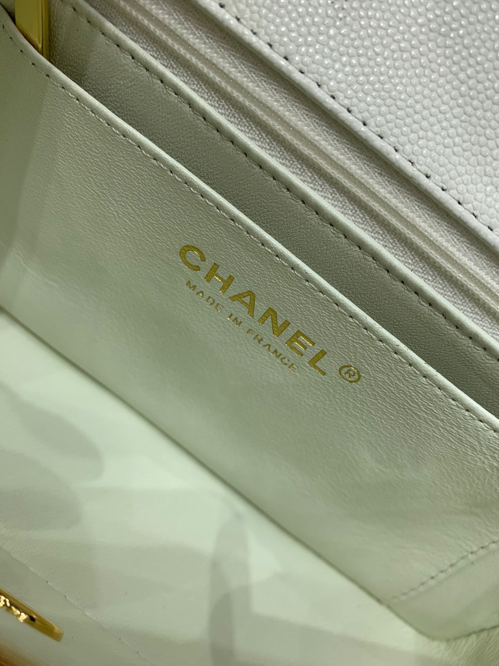 FLAP BAG MINI 20CM WHITE CAVIAR GOLD HARDWARE