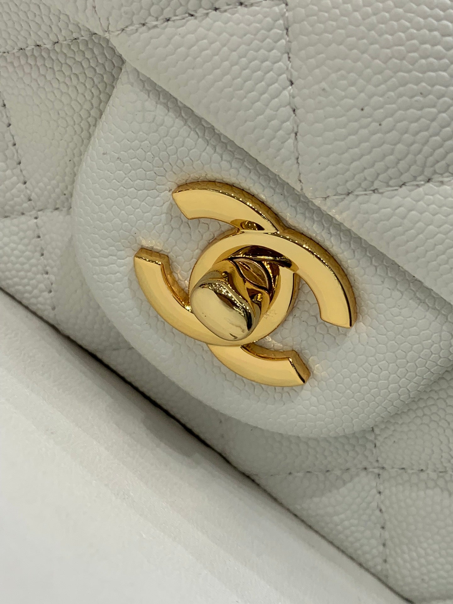 FLAP BAG MINI 20CM WHITE CAVIAR GOLD HARDWARE