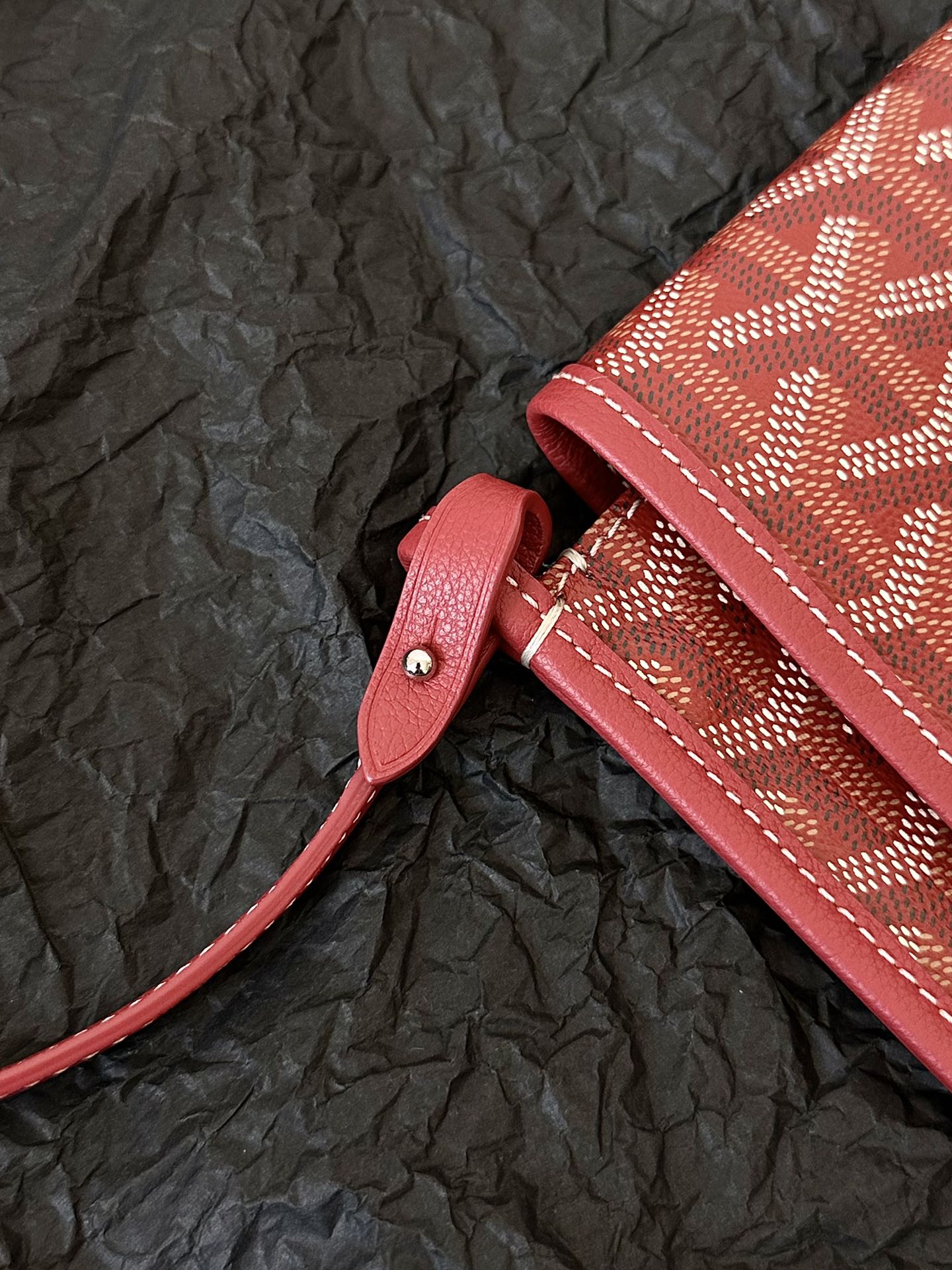 Portefeuille de poche Plumet 20 pouces en toile Goyardine rouge classique et garniture en cuir d'agneau