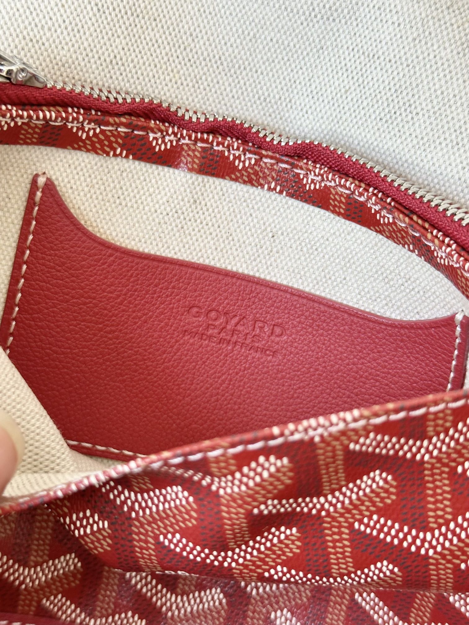 Portefeuille de poche Plumet 20 pouces en toile Goyardine rouge classique et garniture en cuir d'agneau