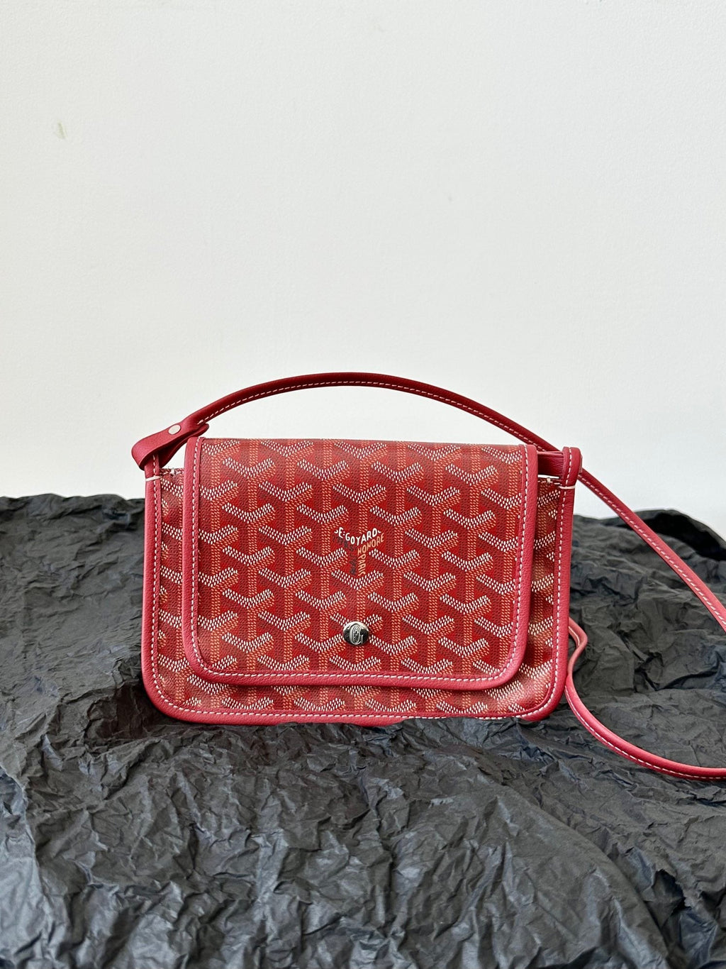Portefeuille de poche Plumet 20 pouces en toile Goyardine rouge classique et garniture en cuir d'agneau
