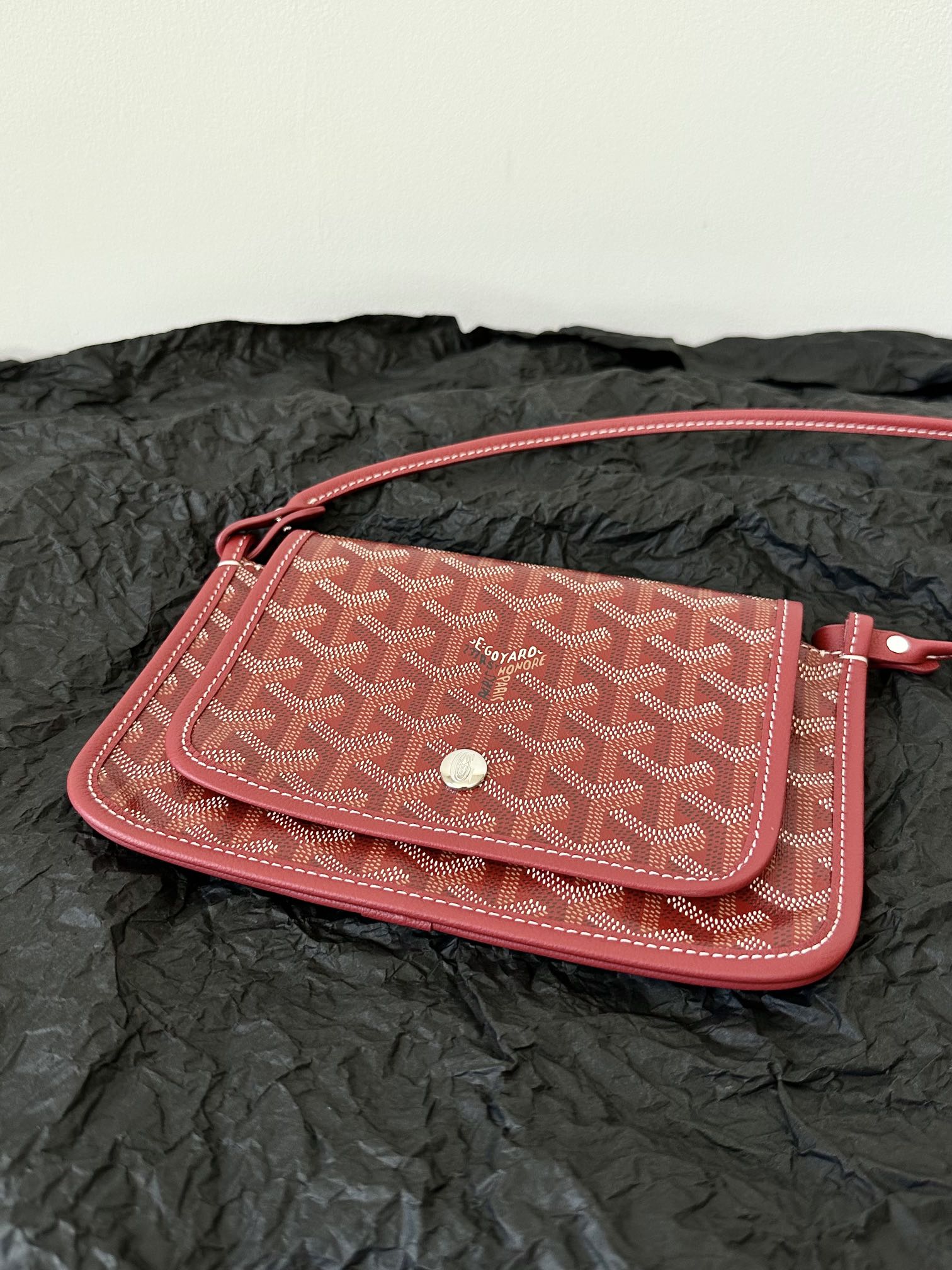 Portefeuille de poche Plumet 20 pouces en toile Goyardine rouge classique et garniture en cuir d'agneau