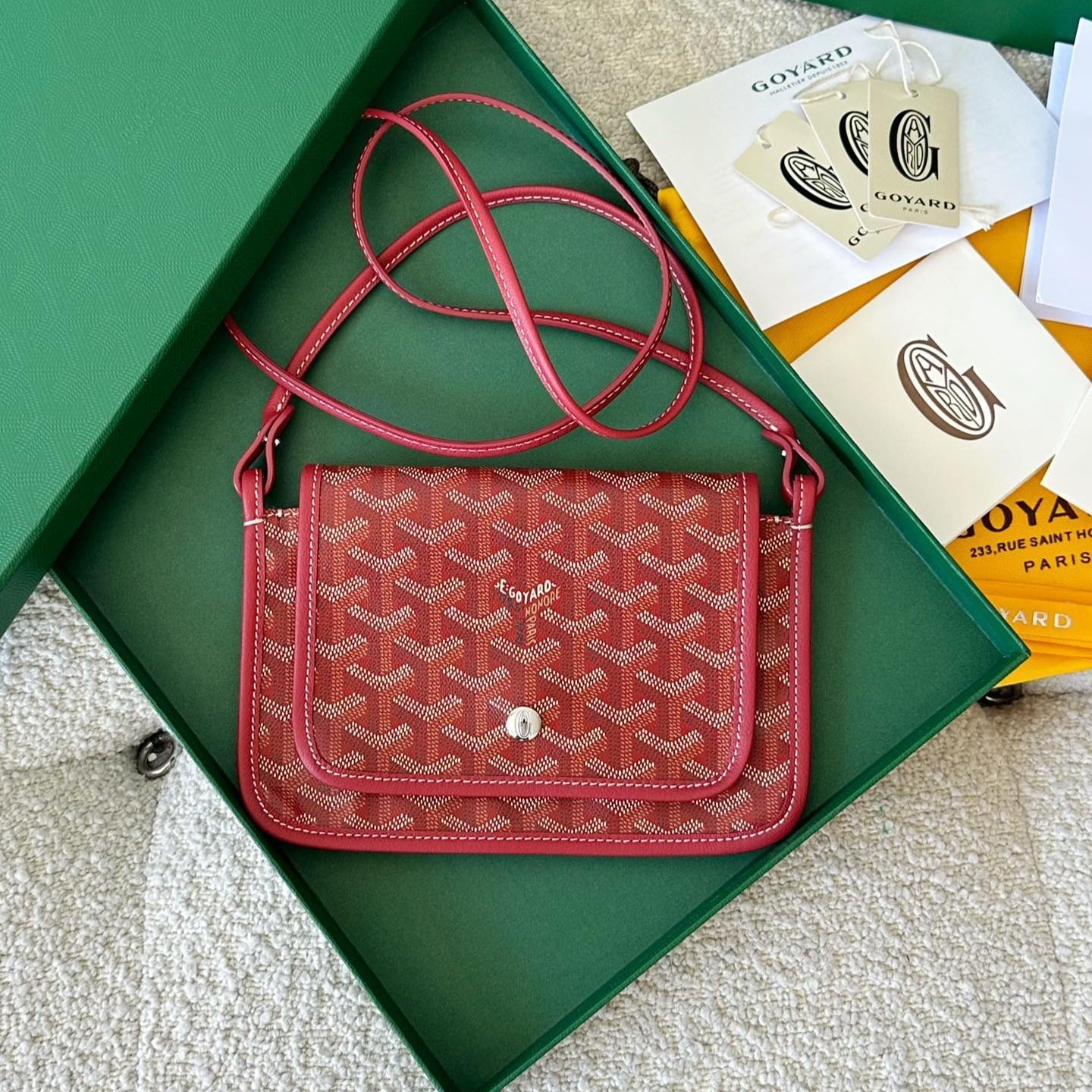 Portefeuille de poche Plumet 20 pouces en toile Goyardine rouge classique et garniture en cuir d'agneau