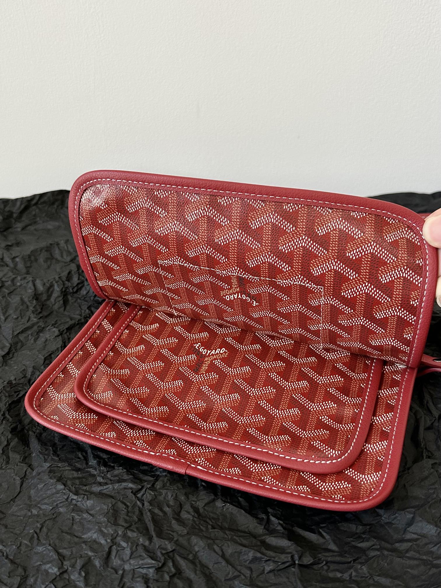 Portefeuille de poche Plumet 20 pouces en toile Goyardine rouge classique et garniture en cuir d'agneau