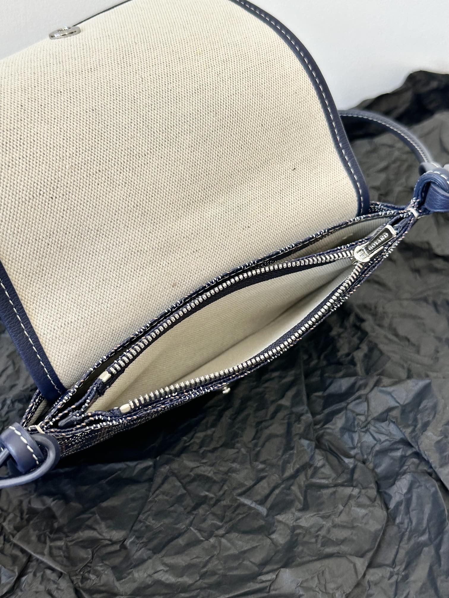 Portefeuille de poche Plumet 20 pouces en toile Goyardine bleu marine et garniture en cuir d'agneau