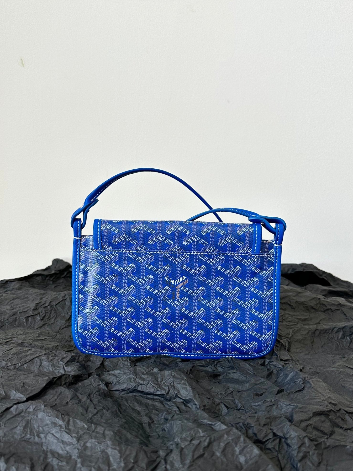 Portefeuille de poche Plumet 20 pouces en toile Goyardine bleu saphir et garnitures en cuir d'agneau