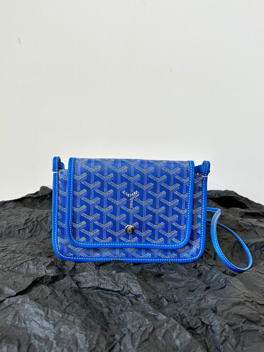 Portefeuille de poche Plumet 20 pouces en toile Goyardine bleu saphir et garnitures en cuir d'agneau