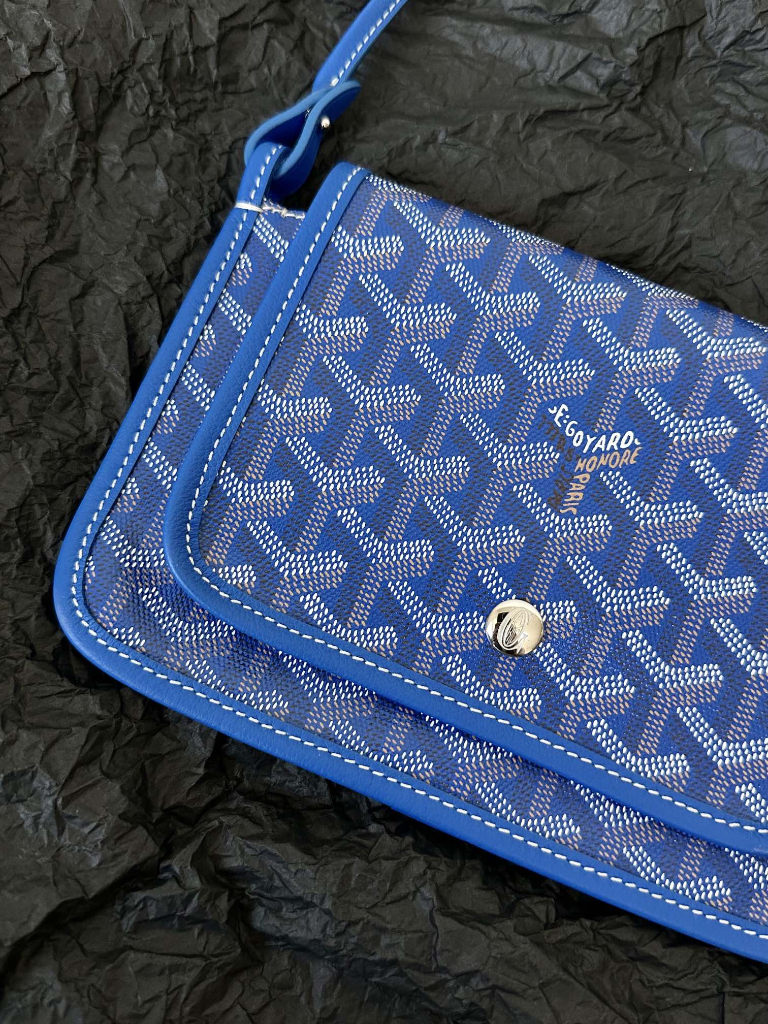 Portefeuille de poche Plumet 20 pouces en toile Goyardine bleu saphir et garnitures en cuir d'agneau