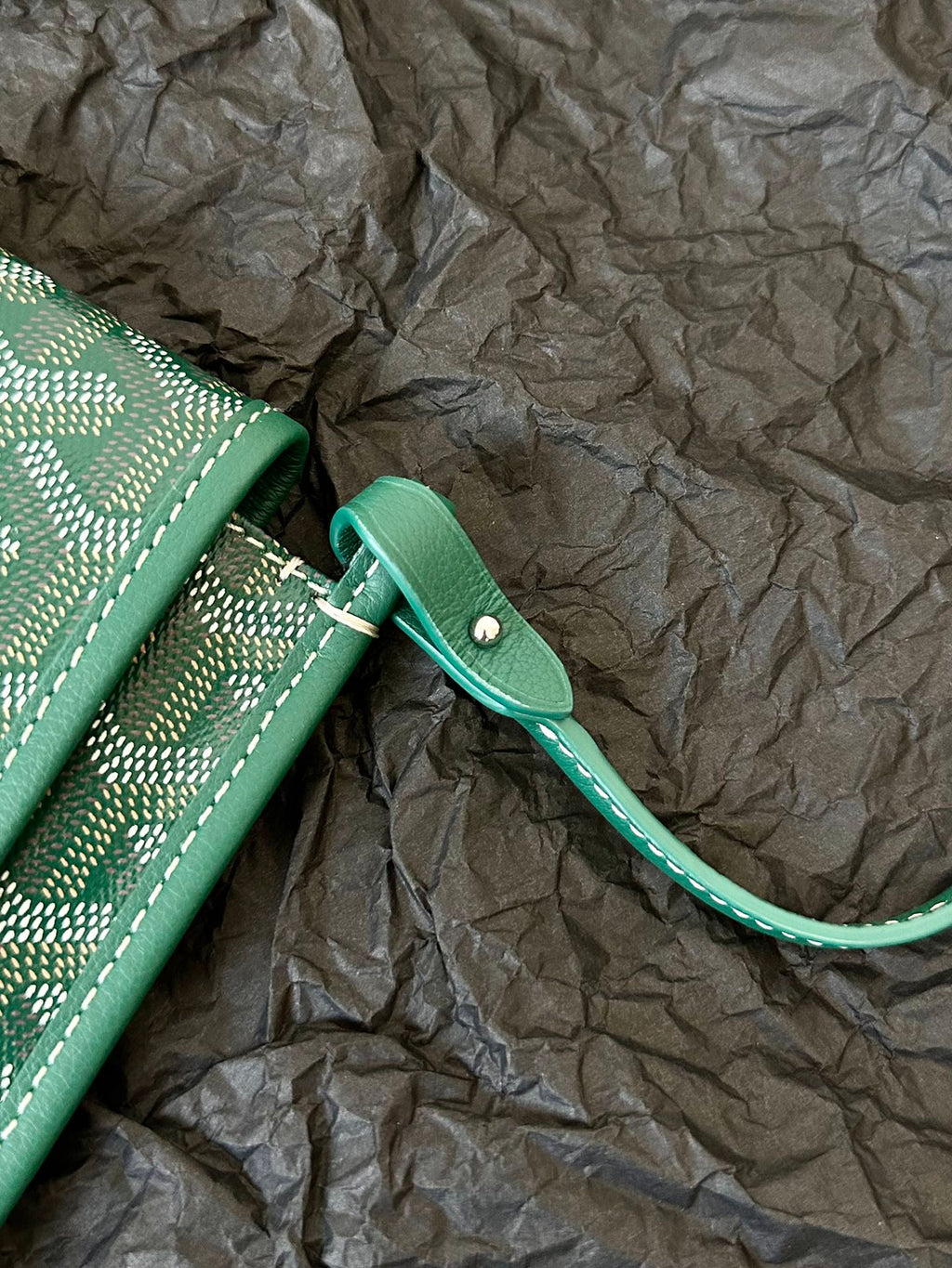 PORTEFEUILLE PLUMET POCKET 20 EN TOILE GOYARDINE VERTE ET GARNITURE AGNEAU