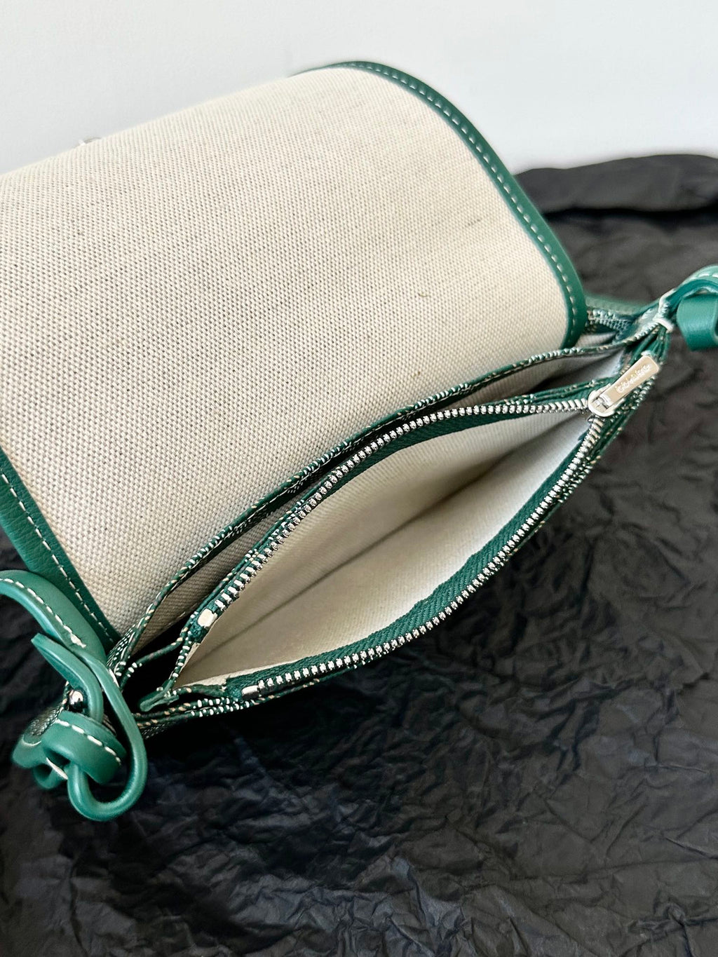 PORTEFEUILLE PLUMET POCKET 20 EN TOILE GOYARDINE VERTE ET GARNITURE AGNEAU