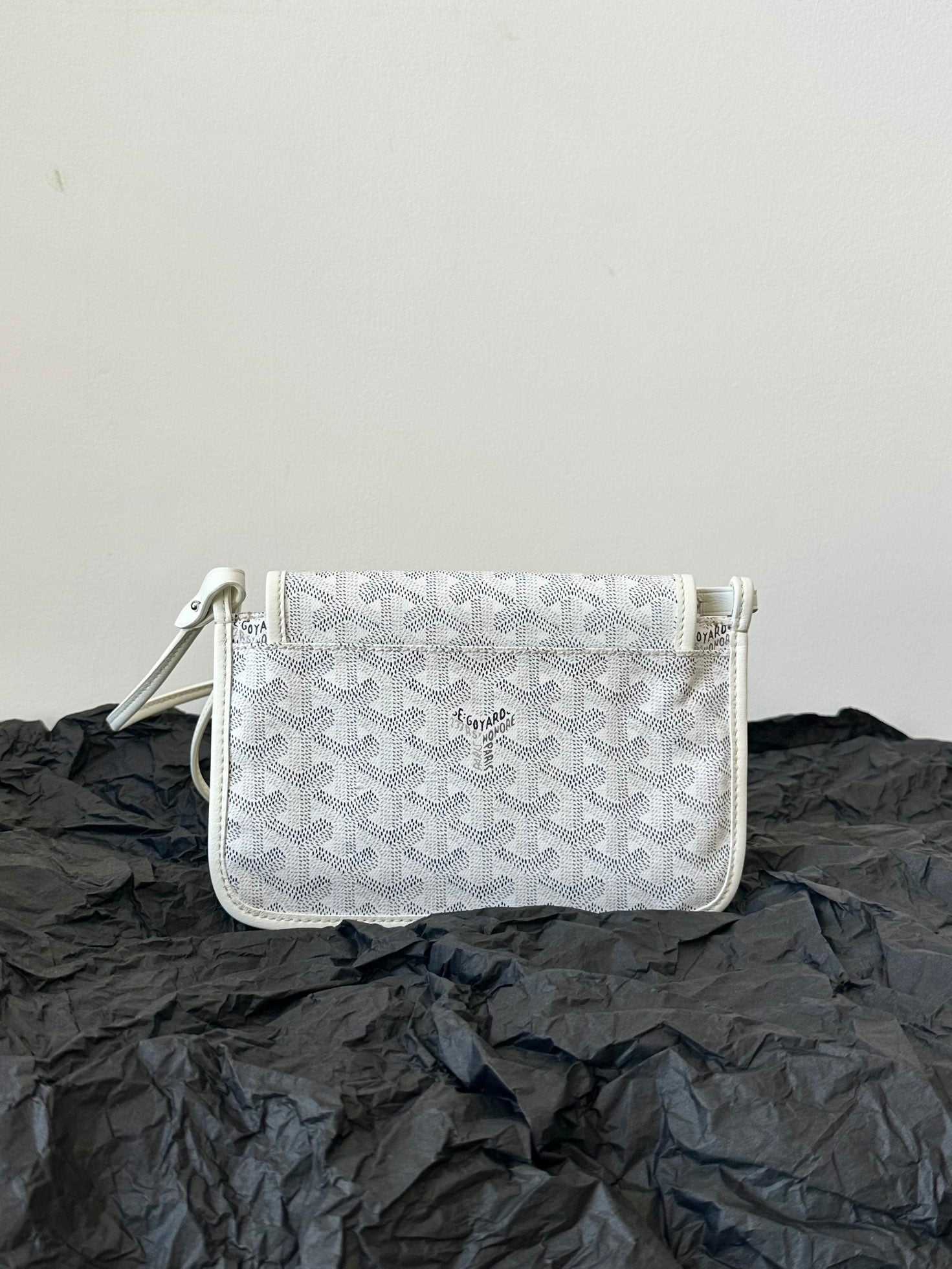 Portefeuille de poche Plumet 20 pouces en toile Goyardine blanche et garniture en cuir d'agneau