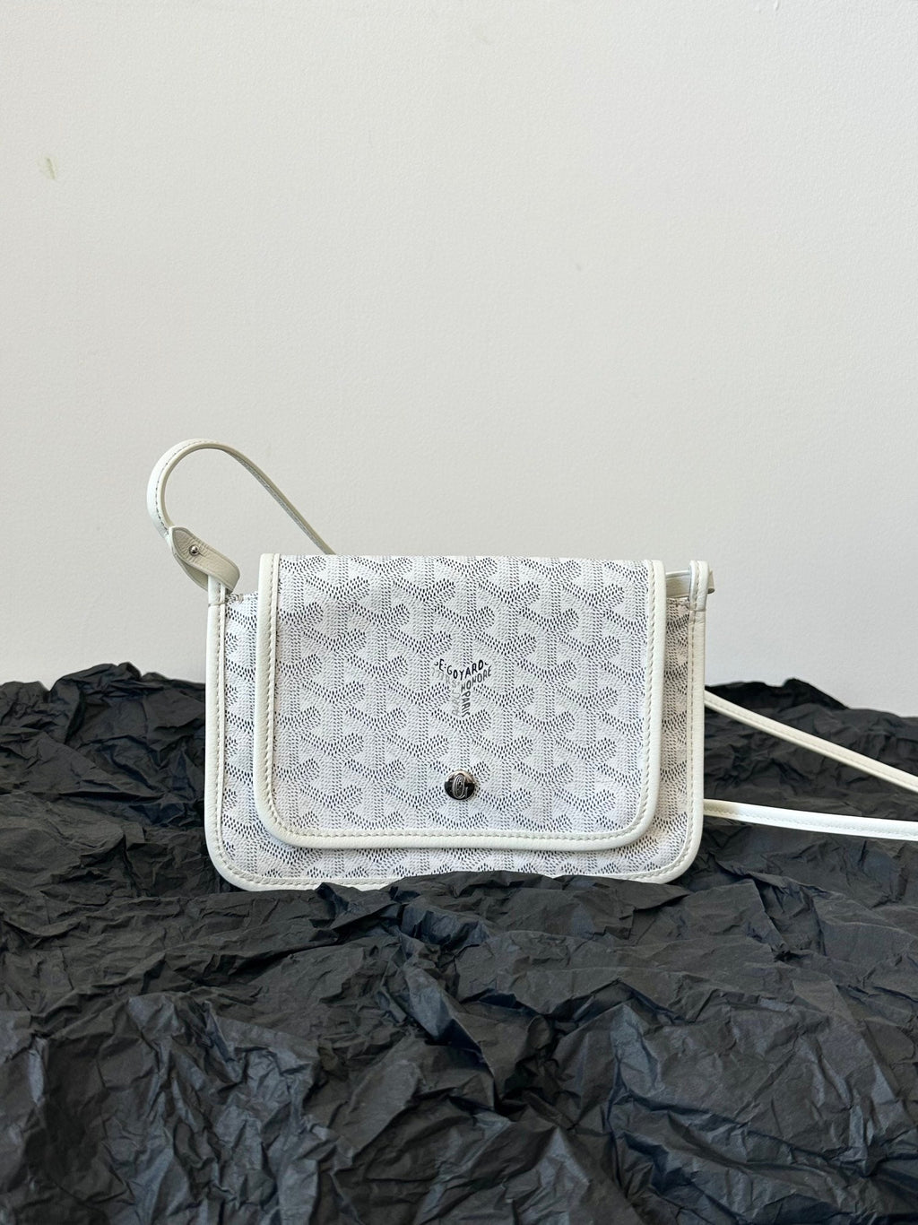 Portefeuille de poche Plumet 20 pouces en toile Goyardine blanche et garniture en cuir d'agneau