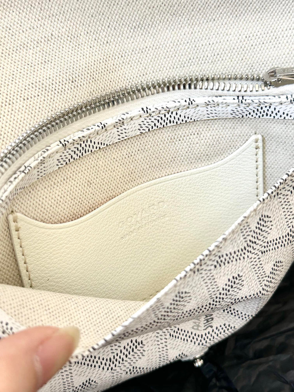 Portefeuille de poche Plumet 20 pouces en toile Goyardine blanche et garniture en cuir d'agneau