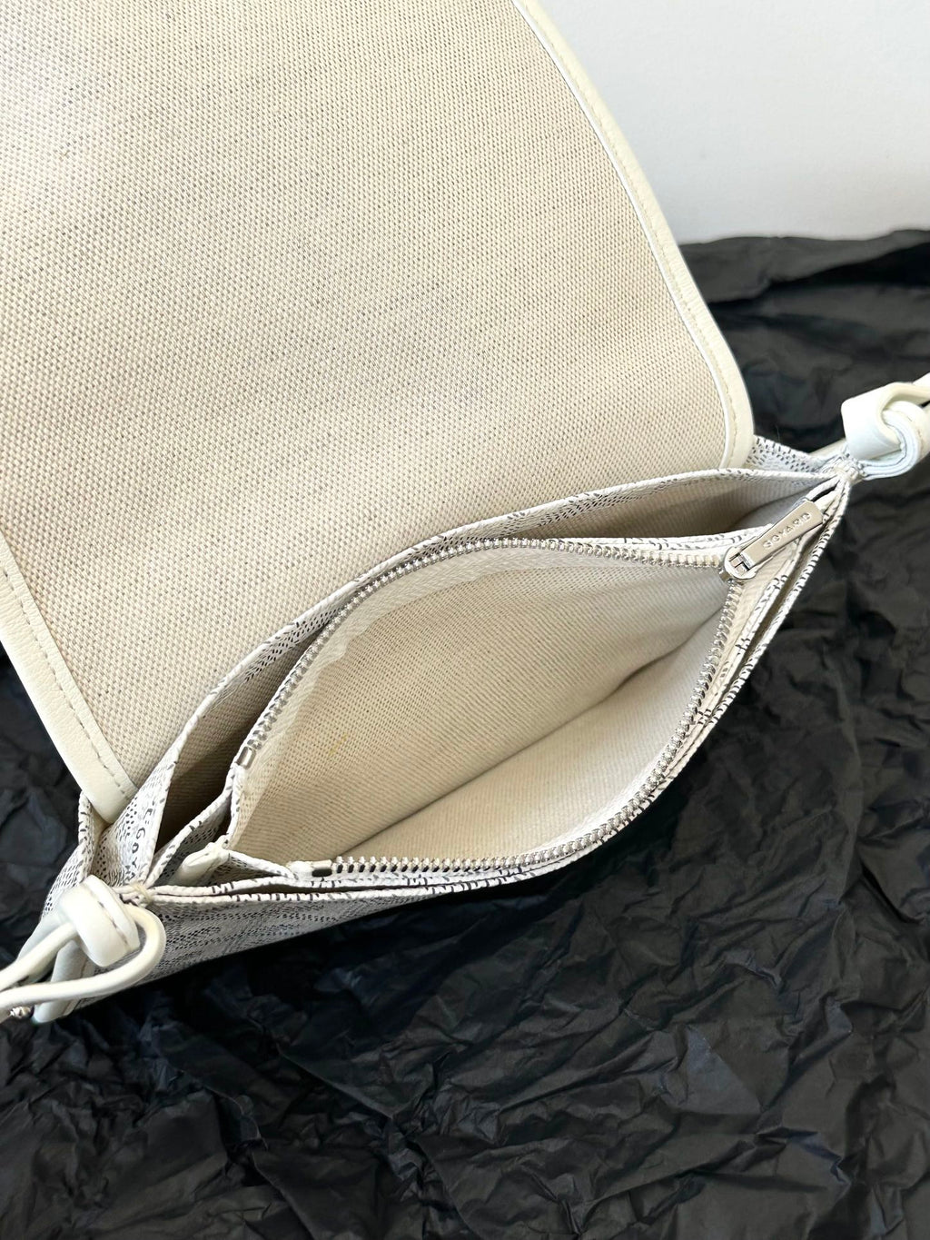 Portefeuille de poche Plumet 20 pouces en toile Goyardine blanche et garniture en cuir d'agneau