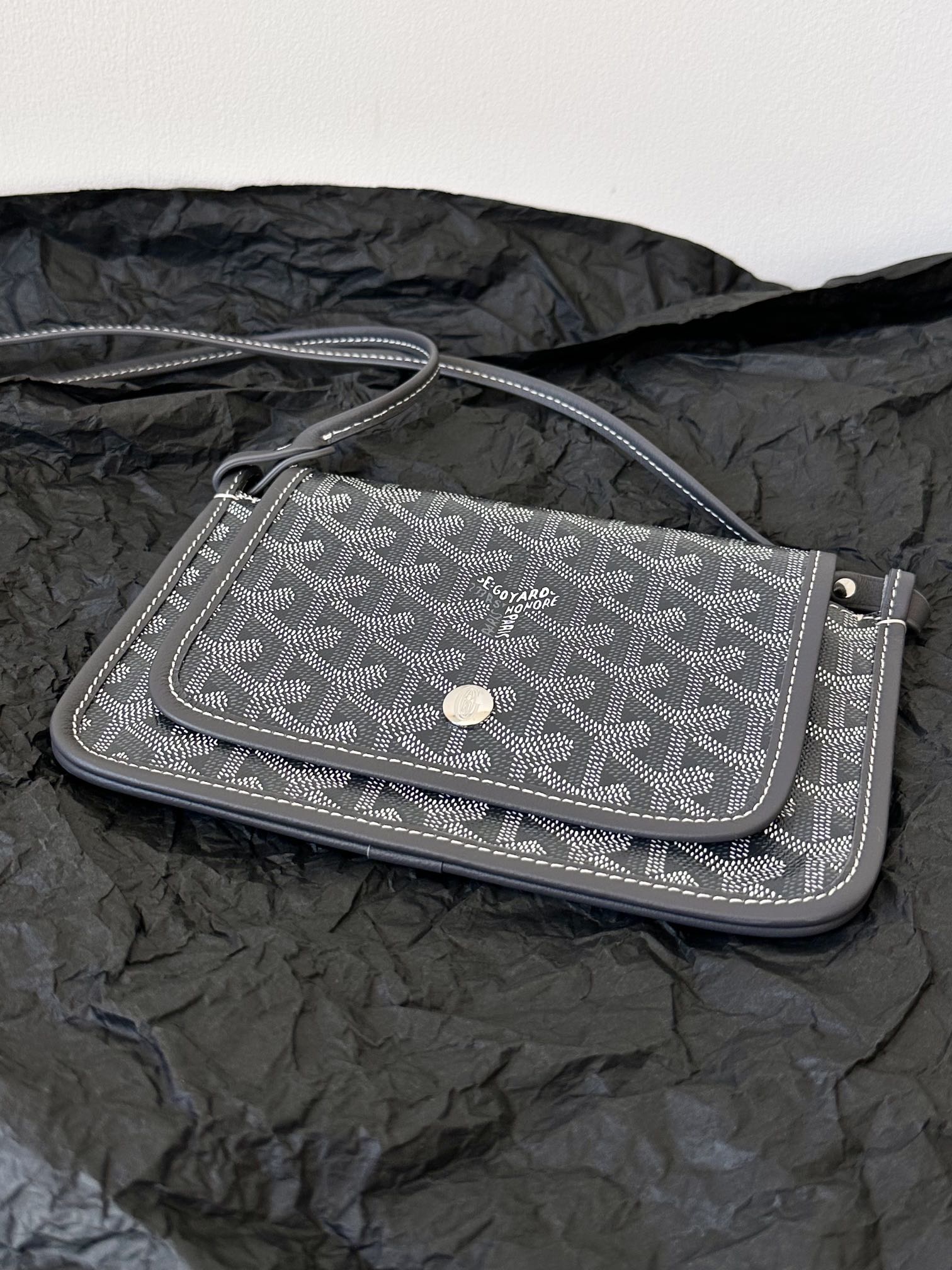 Portefeuille de poche Plumet 20 pouces en toile Goyardine grise et noire et garnitures en cuir d'agneau