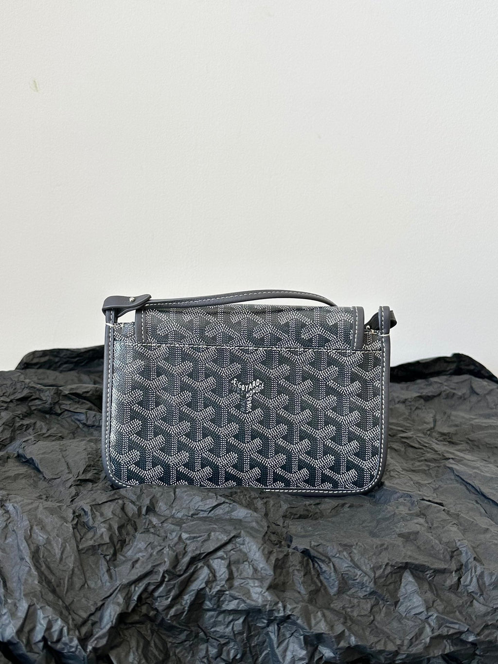 Portefeuille de poche Plumet 20 pouces en toile Goyardine grise et noire et garnitures en cuir d'agneau