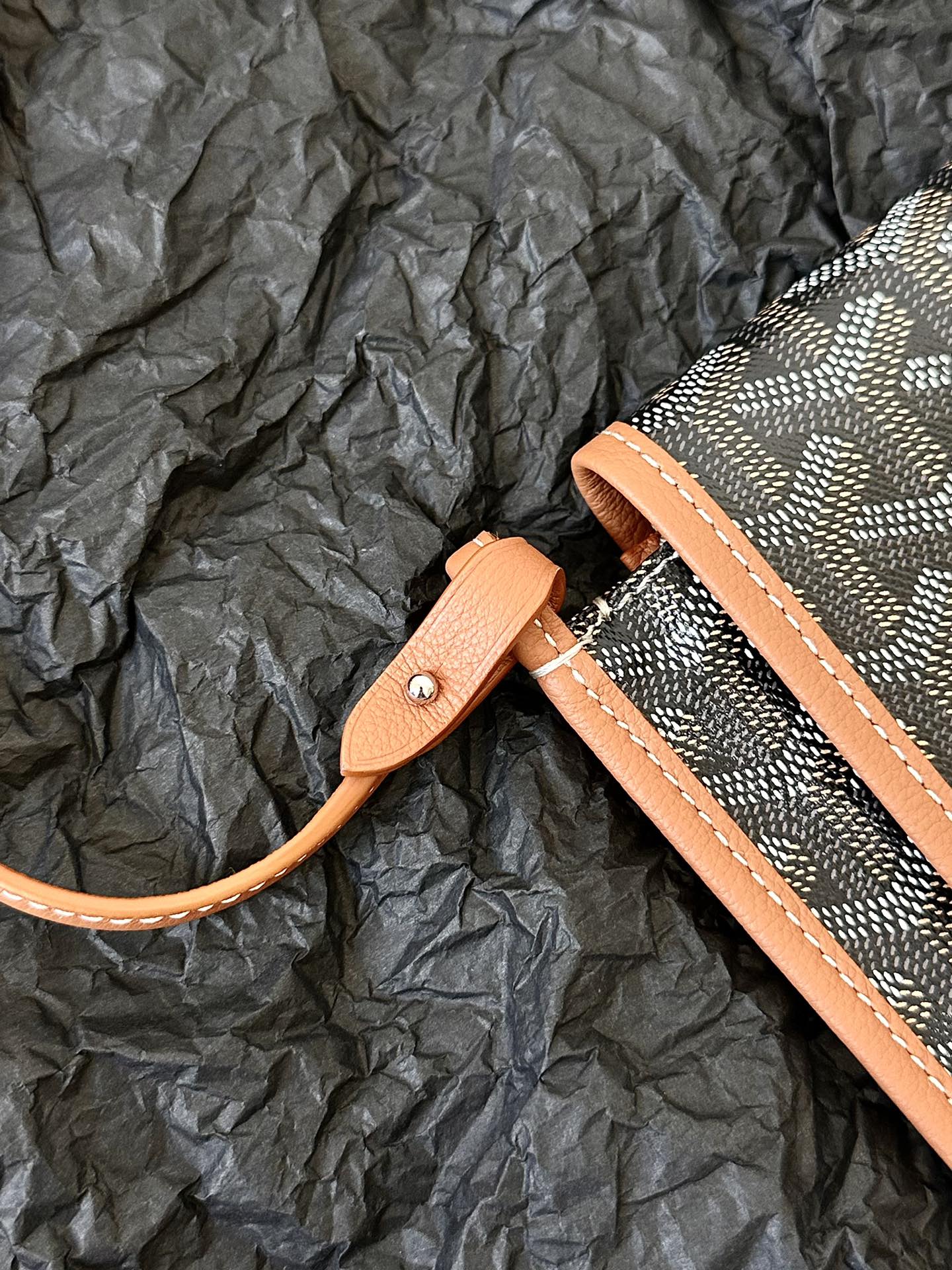 PORTEFEUILLE PLUMET POCKET 20 EN TOILE GOYARDINE NOIRE ET GARNITURE D'AGNEAU TAN