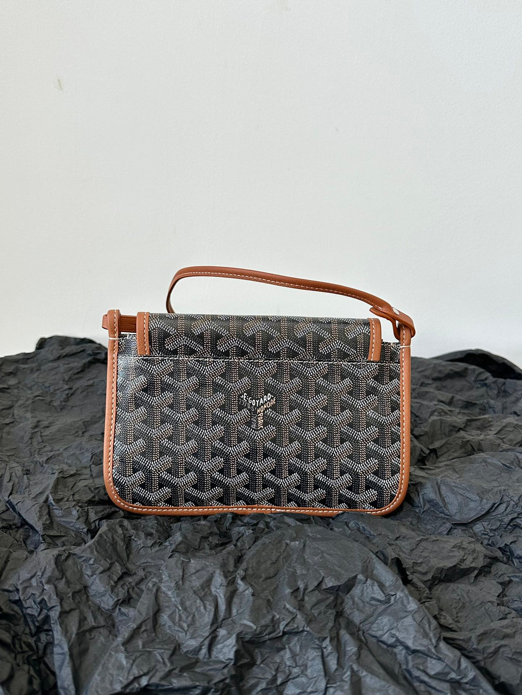 PORTEFEUILLE PLUMET POCKET 20 EN TOILE GOYARDINE NOIRE ET GARNITURE D'AGNEAU TAN