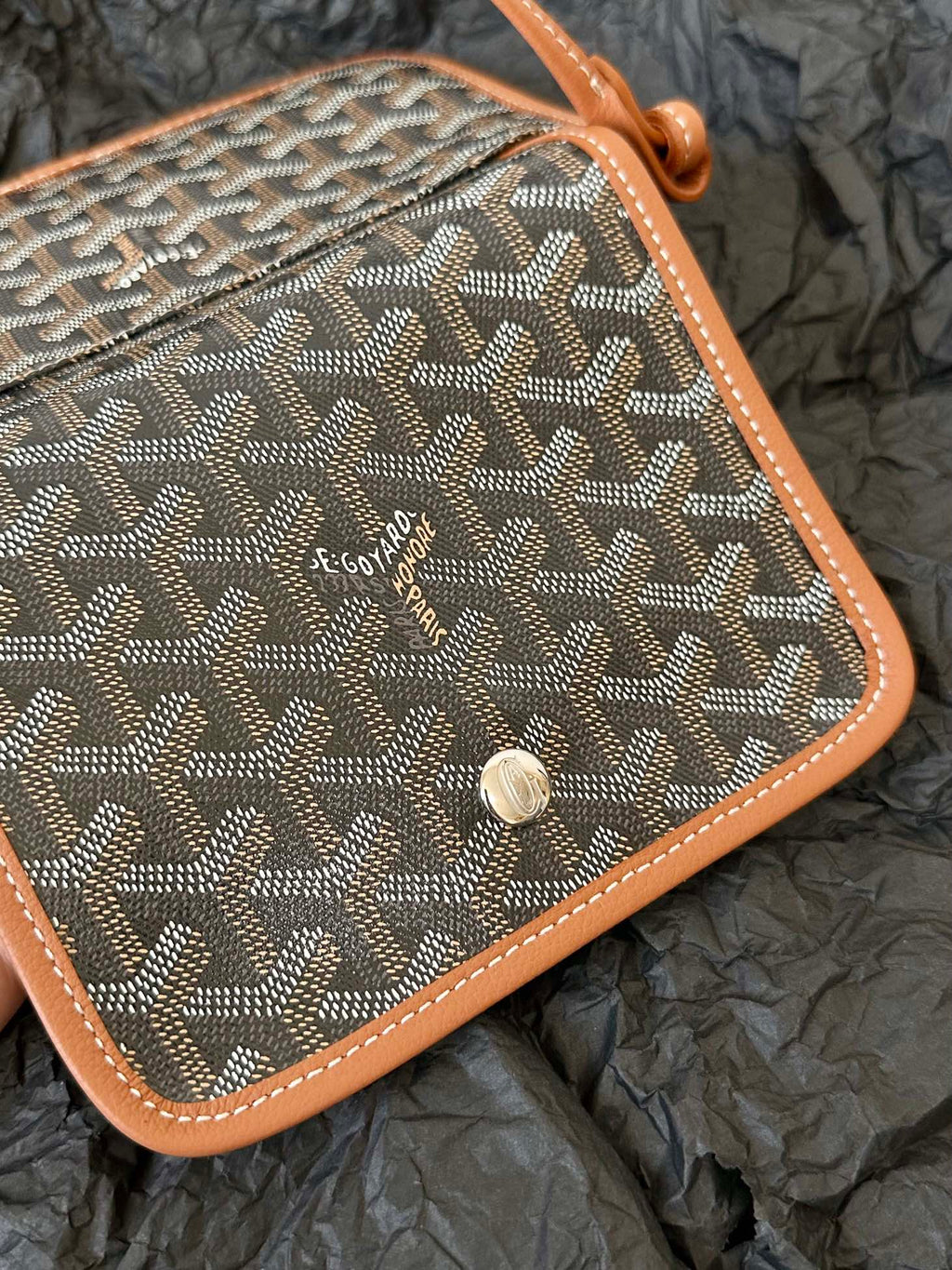 PORTEFEUILLE PLUMET POCKET 20 EN TOILE GOYARDINE NOIRE ET GARNITURE D'AGNEAU TAN