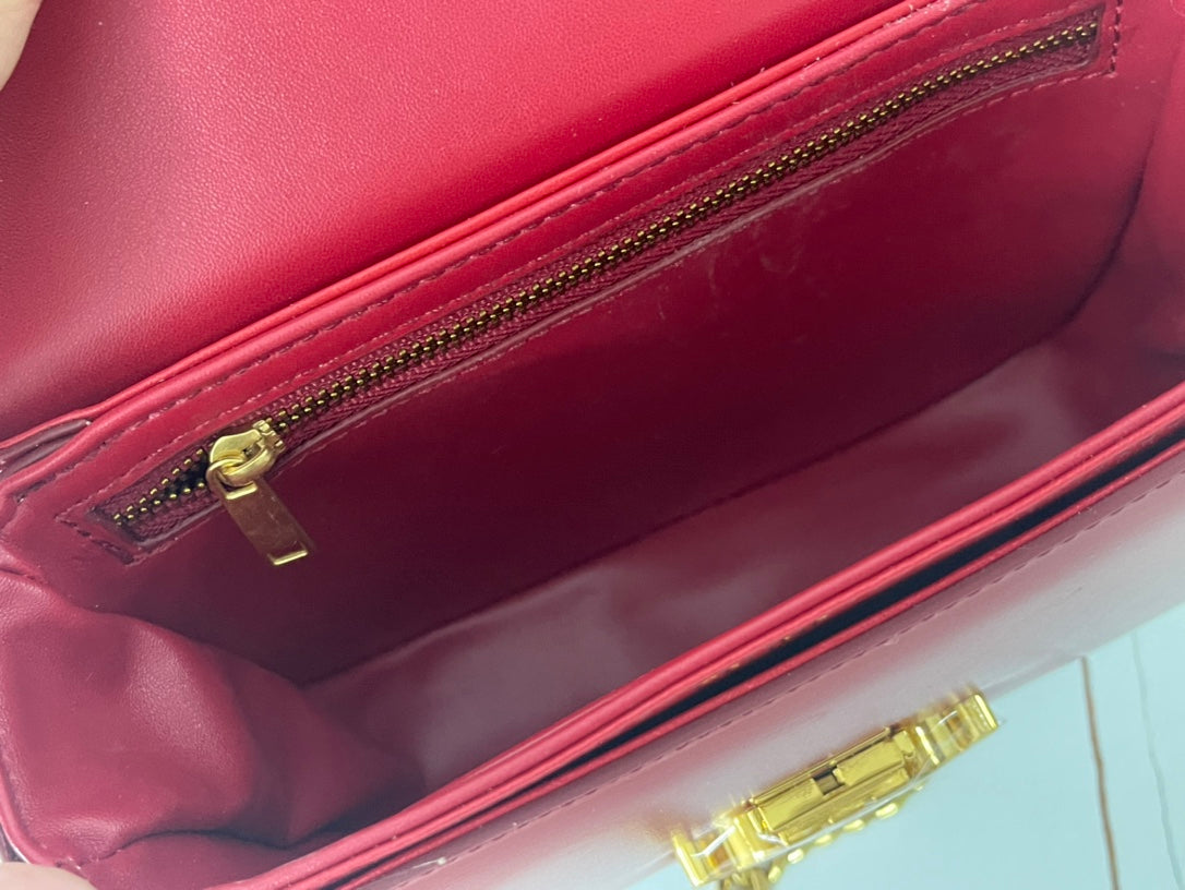 SAC DE SELLE TRIPHOME 19 EN CUIR DE VEAU ROUGE CERISE