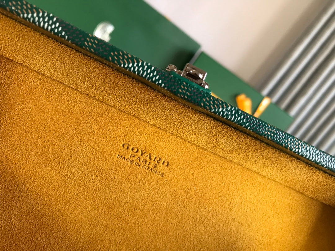GRAND HÔTEL TRUNK BAG 24 EN TOILE GOYARDINE VERTE ET CUIR DE VEAU