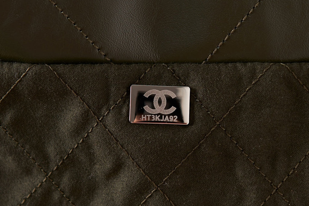 CC 22 HOBO CUIR DE VEAU OLIVE QUINCAILLERIE ARGENTÉE