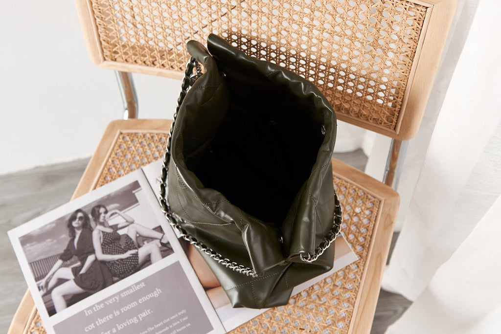 CC 22 HOBO CUIR DE VEAU OLIVE QUINCAILLERIE ARGENTÉE