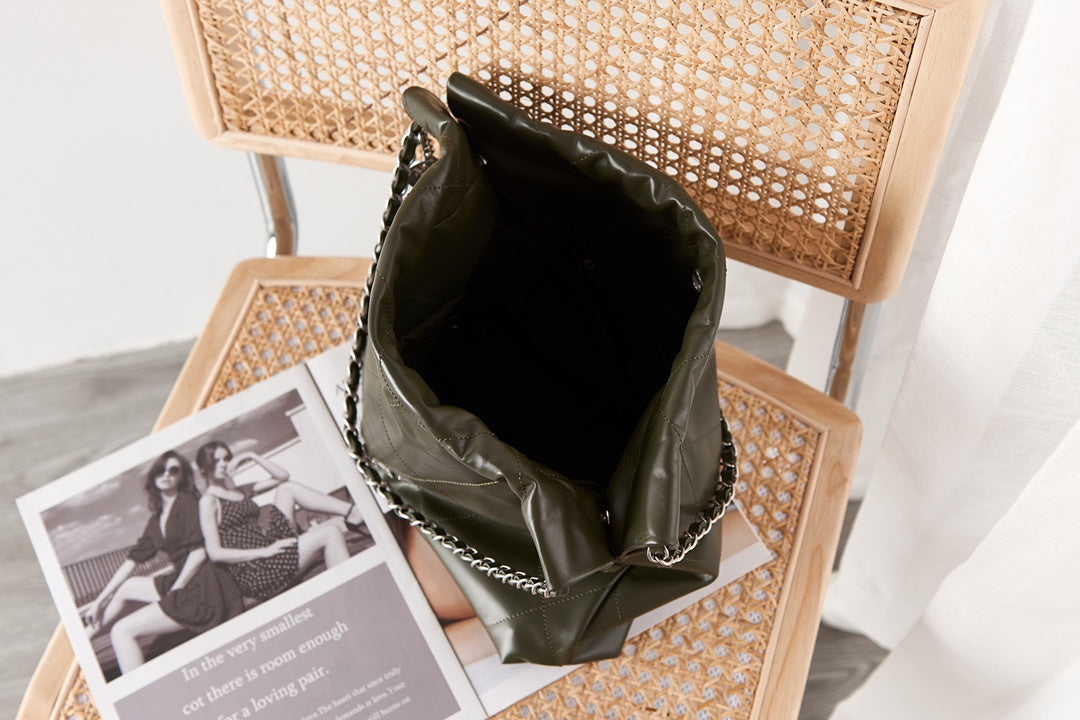 CC 22 HOBO CUIR DE VEAU OLIVE QUINCAILLERIE ARGENTÉE