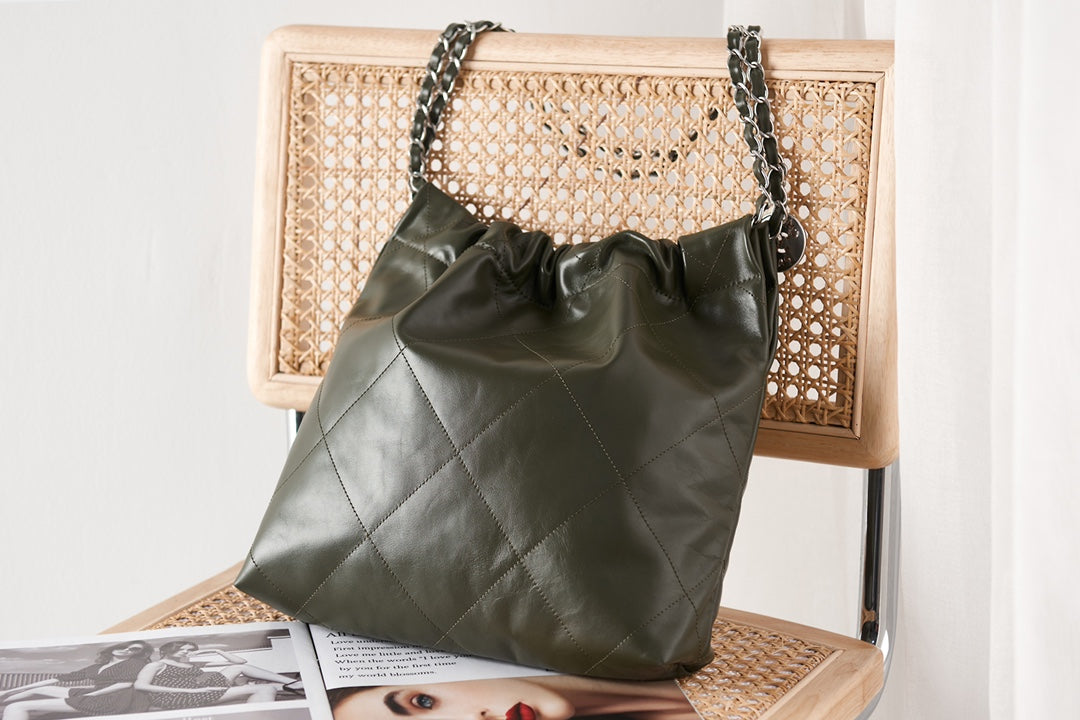 CC 22 HOBO CUIR DE VEAU OLIVE QUINCAILLERIE ARGENTÉE