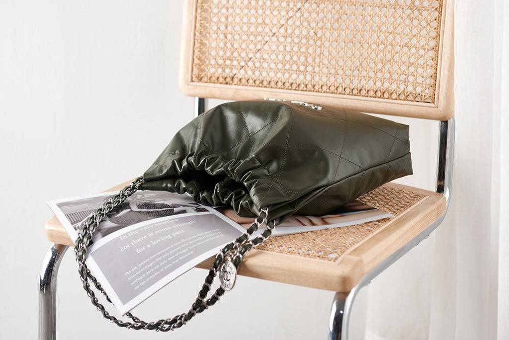 CC 22 HOBO CUIR DE VEAU OLIVE QUINCAILLERIE ARGENTÉE