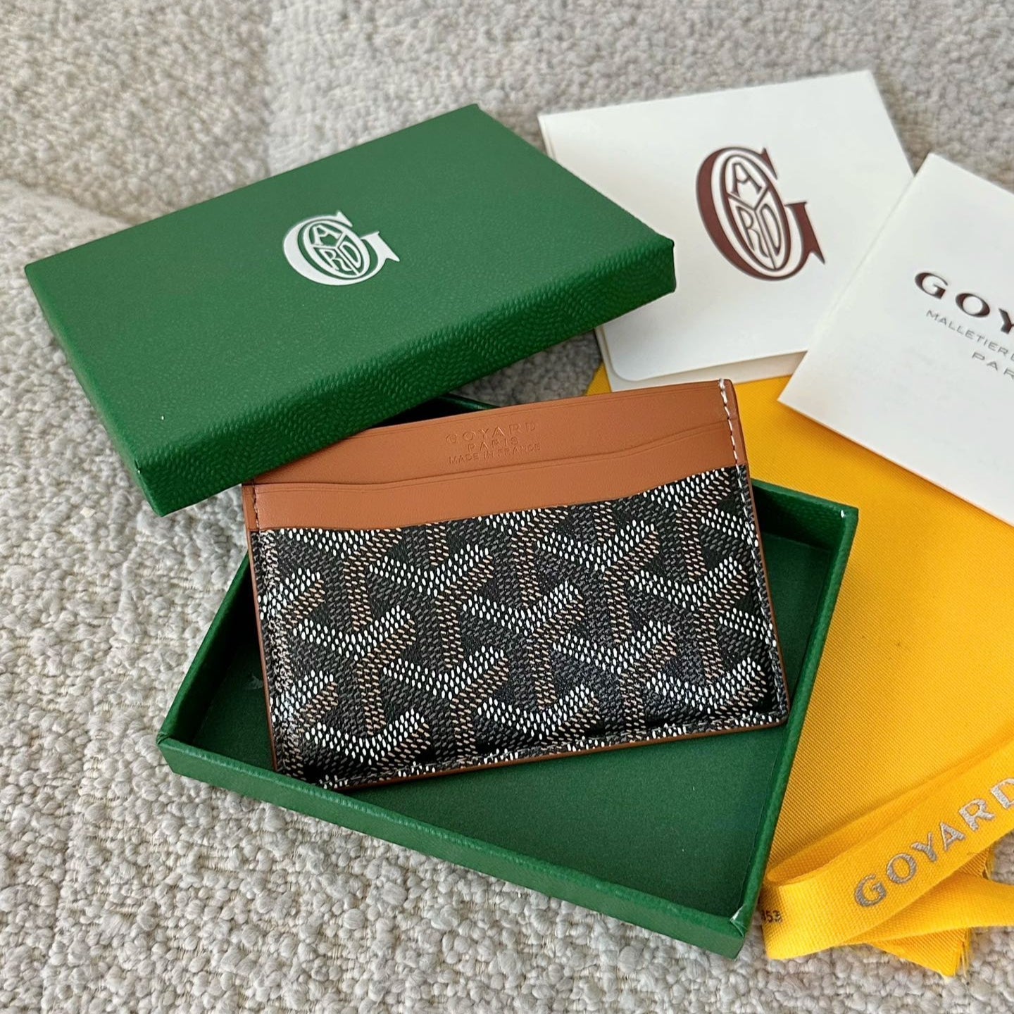 PORTE-CARTES SAINT-SULPICE 10 EN TOILE GOYARDINE NOIRE ET CUIR DE VEAU BRUN