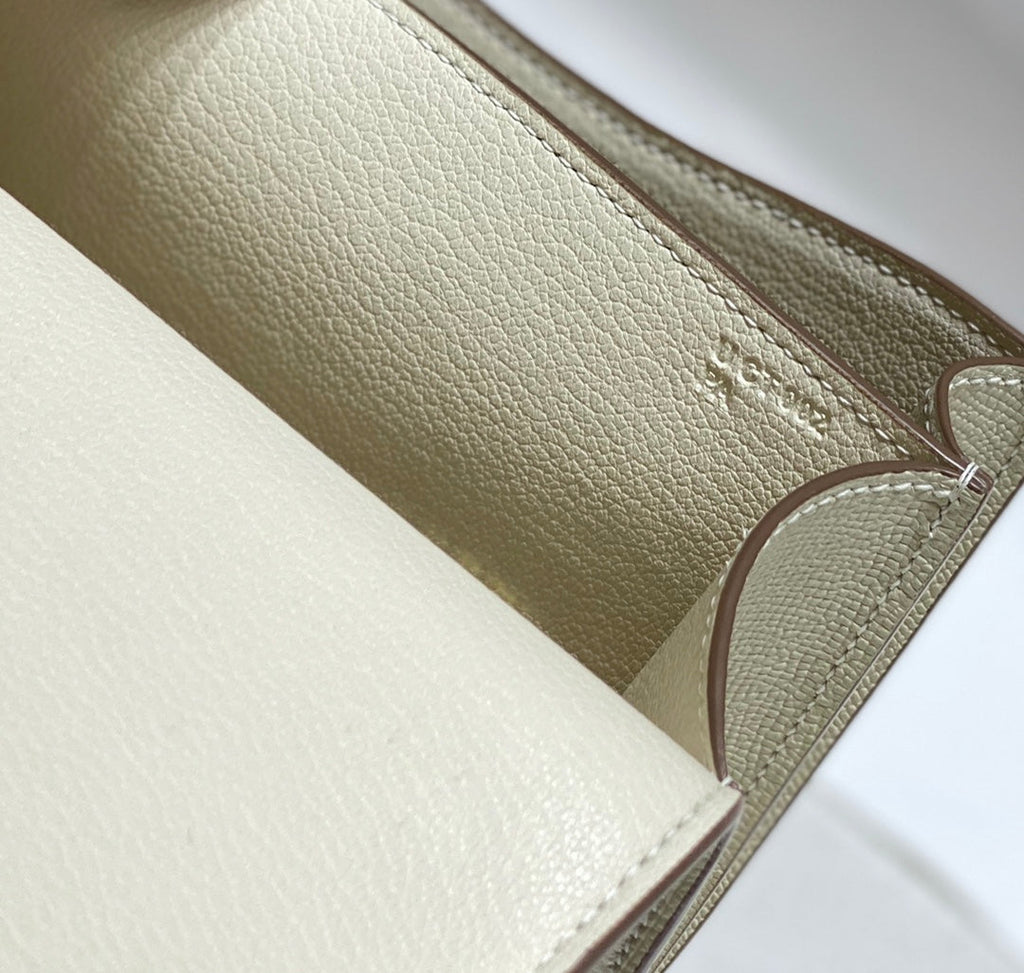 CONSTANCE 24 CUIR EPSOM BLANC QUINCAILLERIE ARGENTÉE