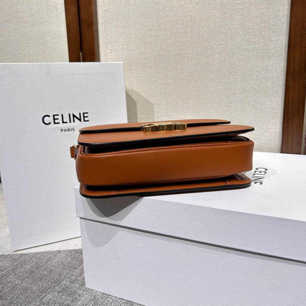 TRIOMPHE 22 BROWN CALFSKIN GOLD HARDWARE