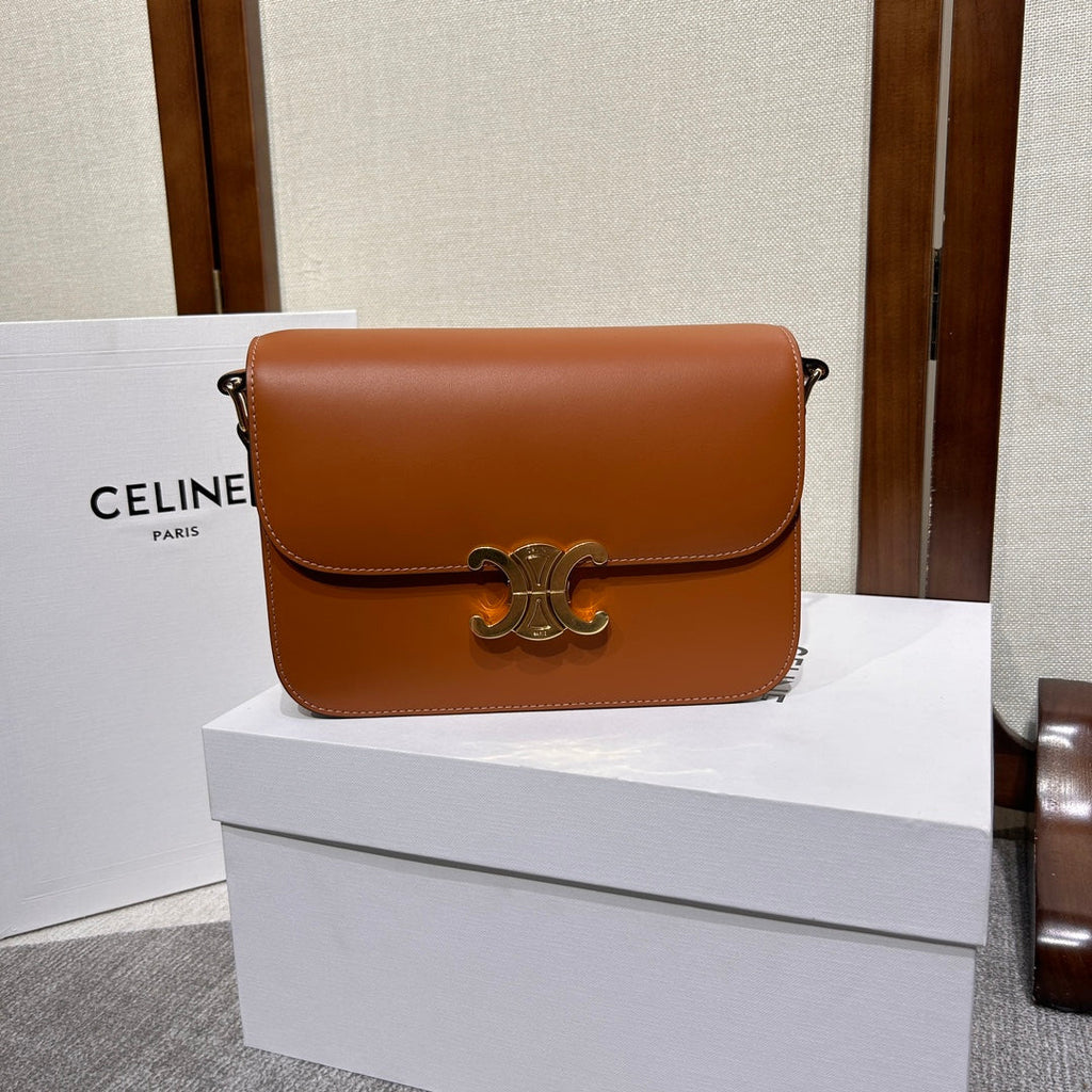 TRIOMPHE 22 BROWN CALFSKIN GOLD HARDWARE