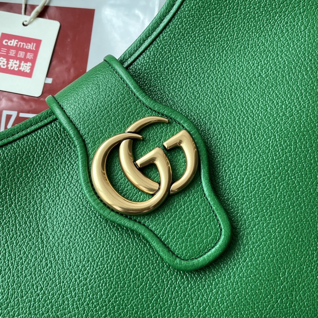SAC À BANDOULIÈRE MOYEN 39 EN CUIR DE VEAU VERT, QUINCAILLERIE DORÉ