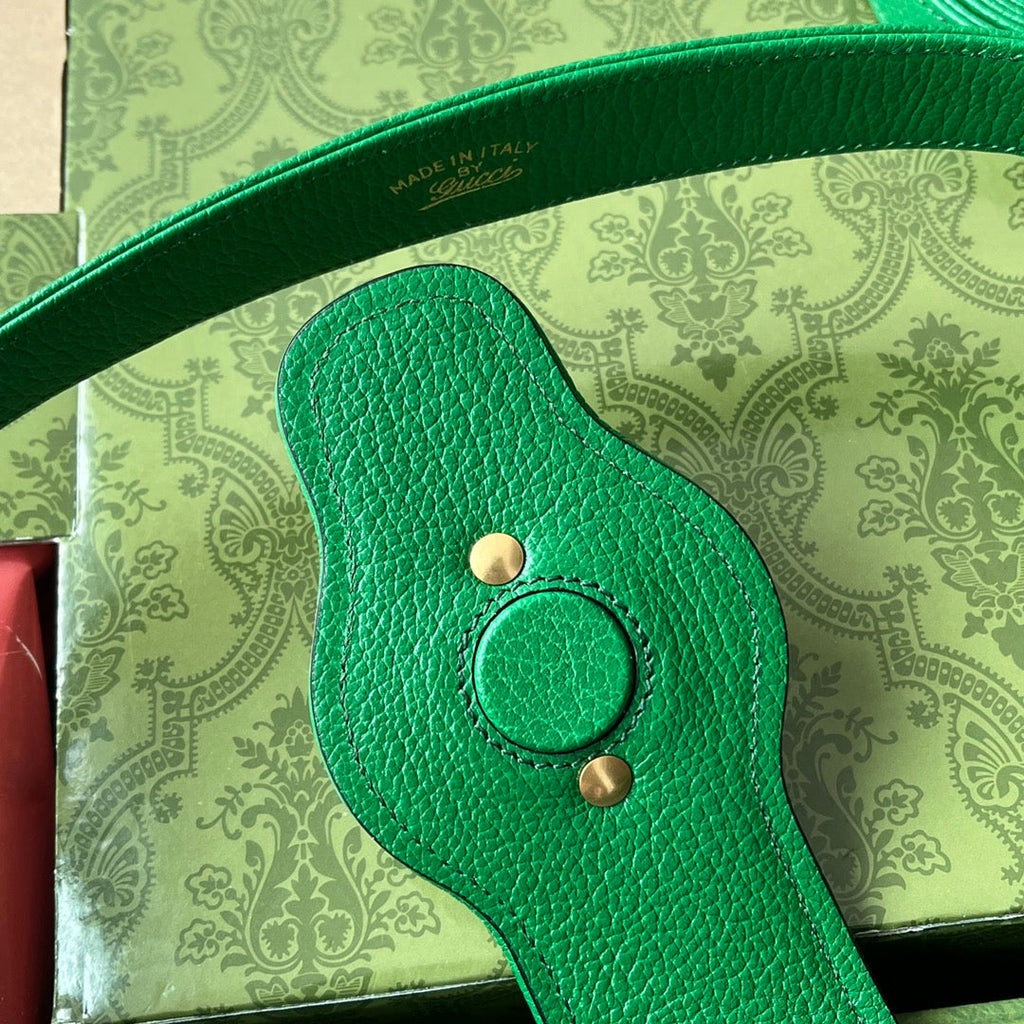 SAC À BANDOULIÈRE MOYEN 39 EN CUIR DE VEAU VERT, QUINCAILLERIE DORÉ