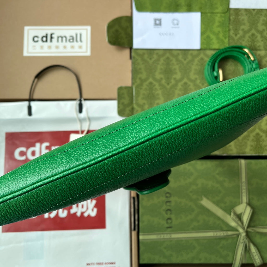 SAC À BANDOULIÈRE MOYEN 39 EN CUIR DE VEAU VERT, QUINCAILLERIE DORÉ